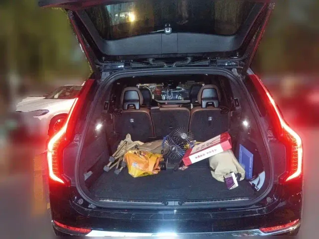 Volvo XC90 — Фото автомобиля 20