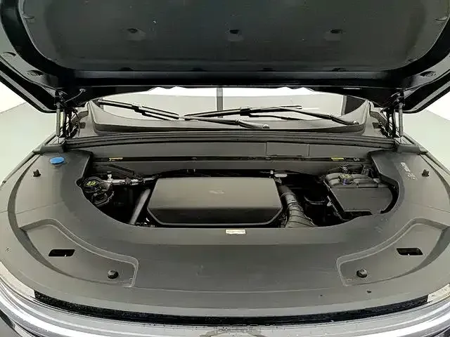 Li Auto L7 — Фото автомобиля 17