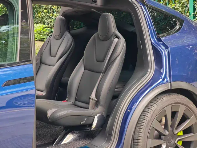 Tesla Model X — Фото автомобиля 6