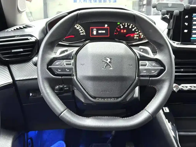 Peugeot 2008 — Фото автомобиля 7