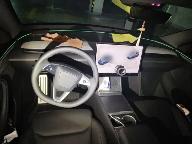 Tesla Model Y L — Фото автомобиля 5