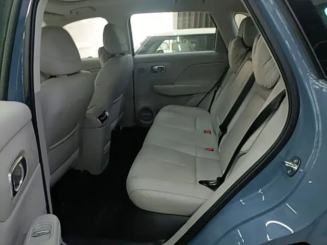 Leapmotor B10 — Фото автомобиля 16
