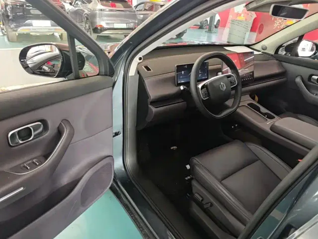Leapmotor C10 — Фото автомобиля 15