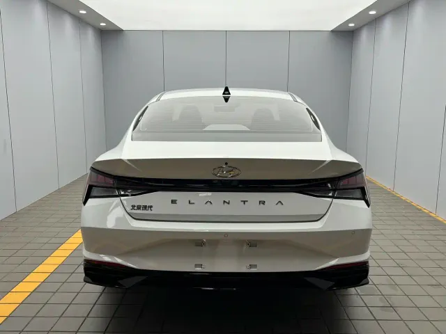 Hyundai Elantra — Фото автомобиля 5