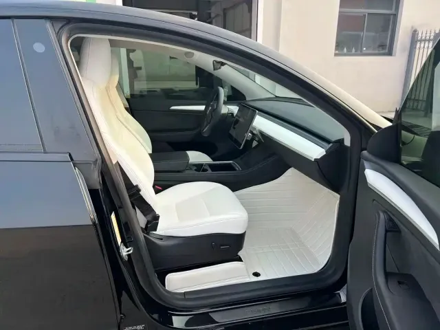 Tesla Model Y — Фото автомобиля 4