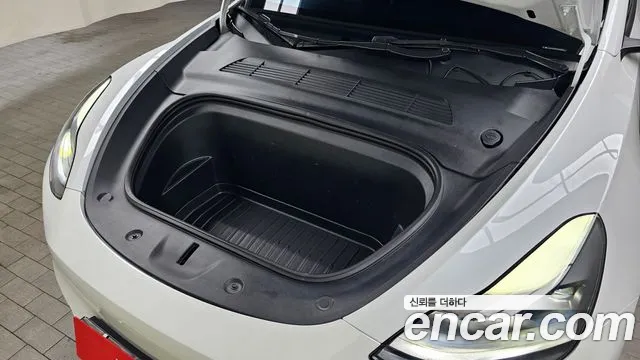 Tesla Model Y — Фото автомобиля 9