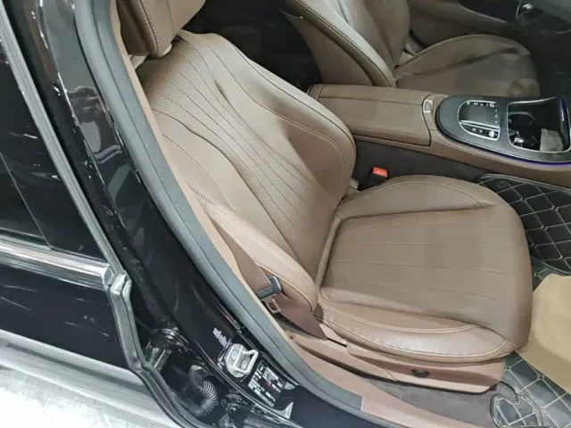 Mercedes-Benz E-Class — Фото автомобиля 24