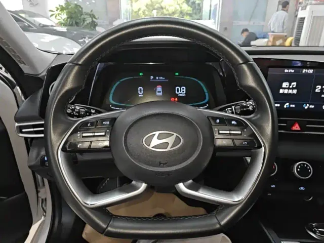 Hyundai Elantra — Фото автомобиля 10