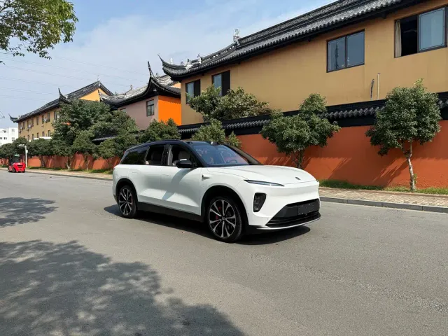 Nio ES8 — Фото автомобиля 3