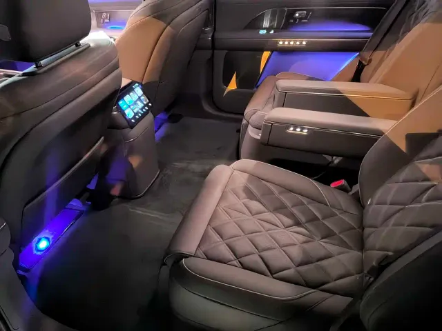 Nio ES8 — Фото автомобиля 6