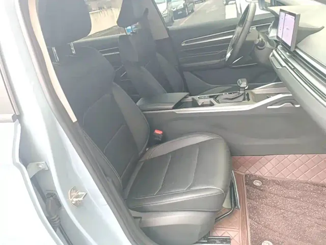 Geely Emgrand — Фото автомобиля 24