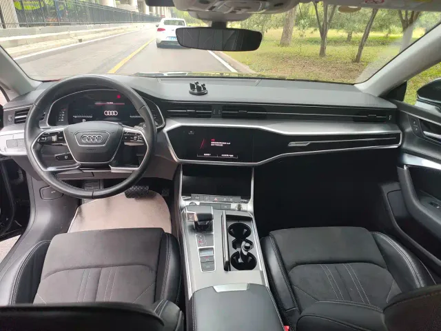 Audi A7L — Фото автомобиля 9