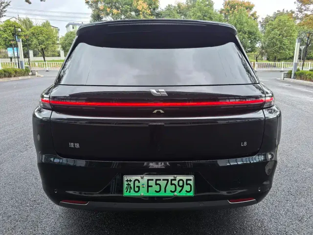 Li Auto L8 — Фото автомобиля 15