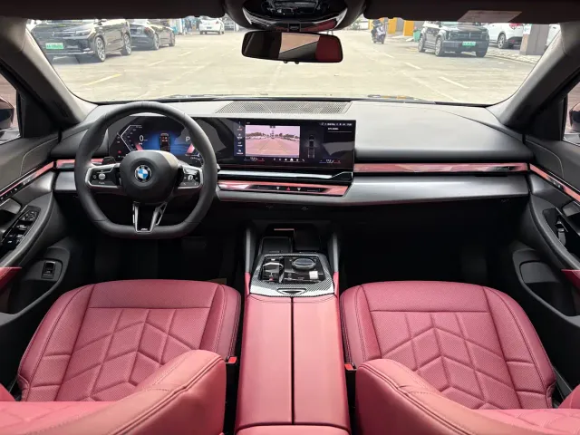 BMW 5 Series — Фото автомобиля 10
