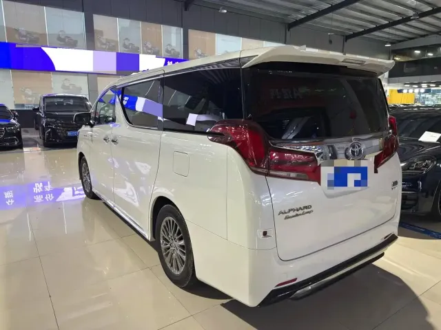 Toyota Alphard — Фото автомобиля 9