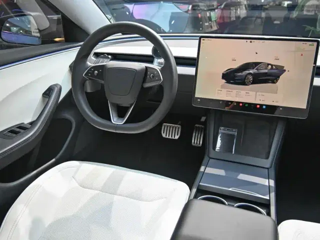 Tesla Model 3 — Фото автомобиля 9
