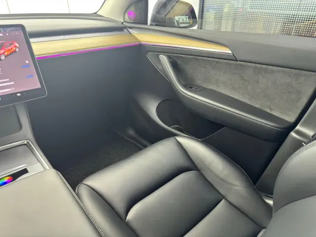 Tesla Model Y — Фото автомобиля 17
