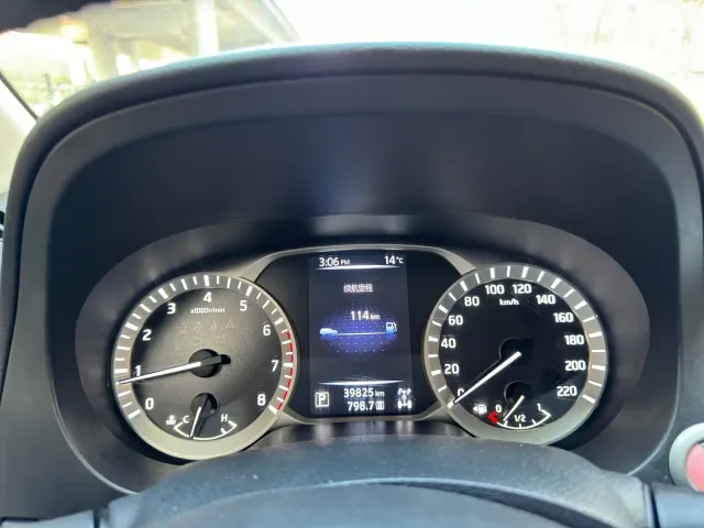 Nissan Terra — Фото автомобиля 4