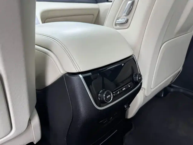 Li Auto ONE — Фото автомобиля 17