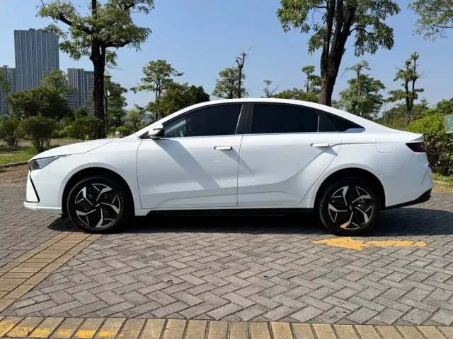 Geely Geometry G6 — Фото автомобиля 4