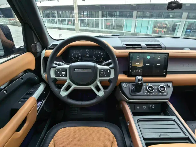 Land Rover Defender — Фото автомобиля 4