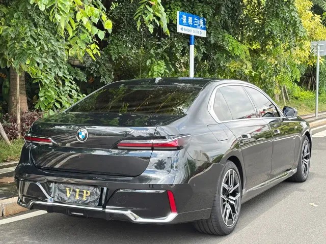 BMW 7 Series — Фото автомобиля 9