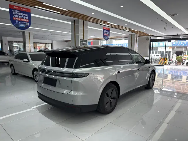 Li Auto i8 — Фото автомобиля 6