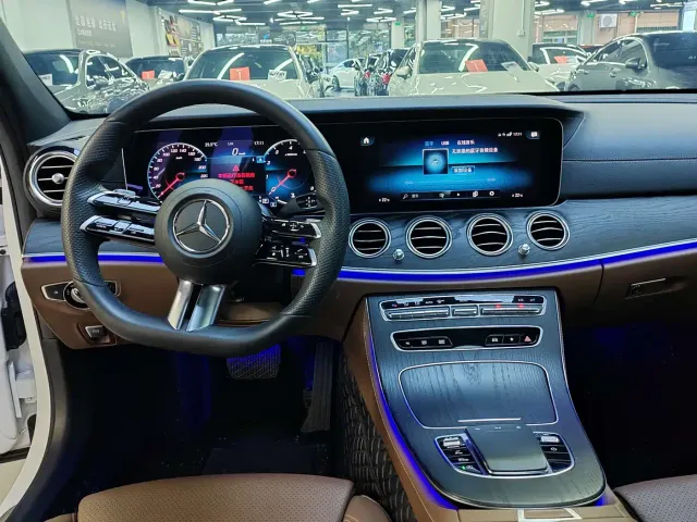 Mercedes-Benz E-Class — Фото автомобиля 12