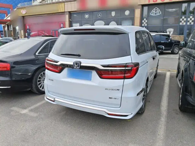 Honda Elysion — Фото автомобиля 6