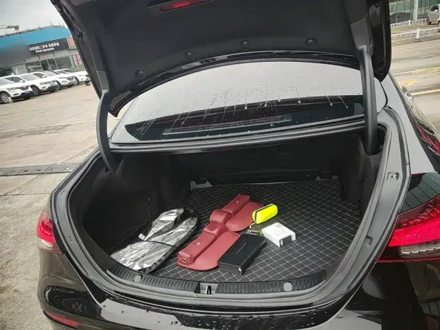Mercedes-Benz E-Class — Фото автомобиля 18