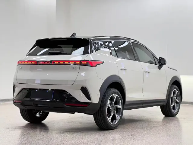 Lynk & Co 06 — Фото автомобиля 4