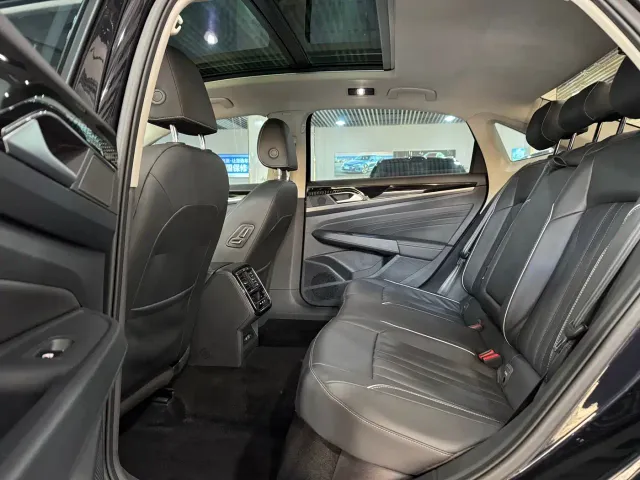 Volkswagen Passat — Фото автомобиля 5