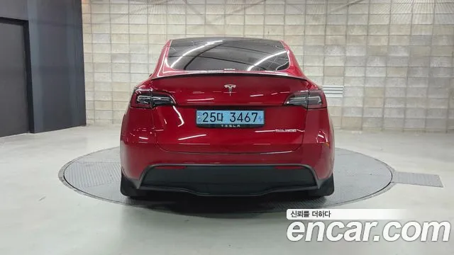 Tesla Model Y — Фото автомобиля 4