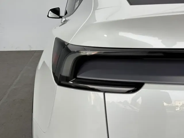 Tesla Model Y 2026 Rear-Wheel Drive — Фото автомобиля 13