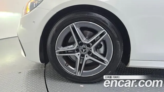 Mercedes-Benz E-Class — Фото автомобиля 5