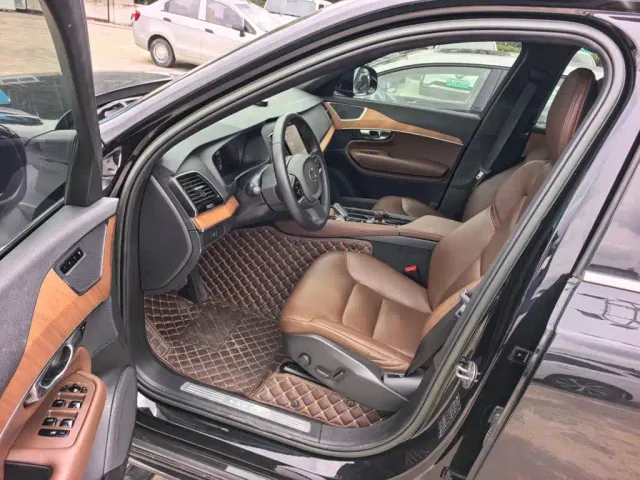 Volvo XC90 — Фото автомобиля 9