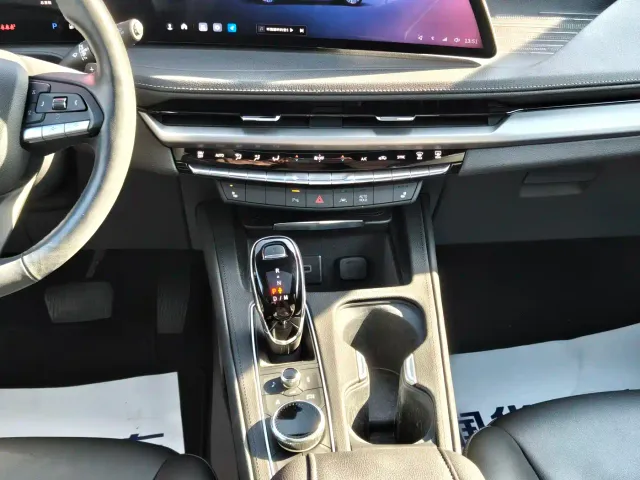Cadillac XT4 — Фото автомобиля 12