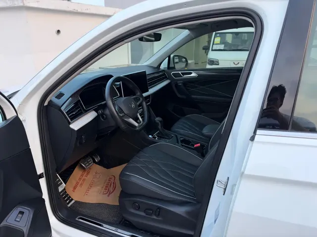 Volkswagen Tiguan L — Фото автомобиля 4