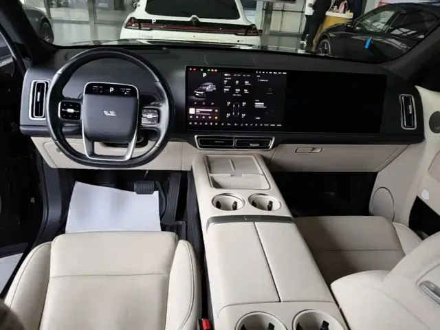 Li Auto L9 — Фото автомобиля 9