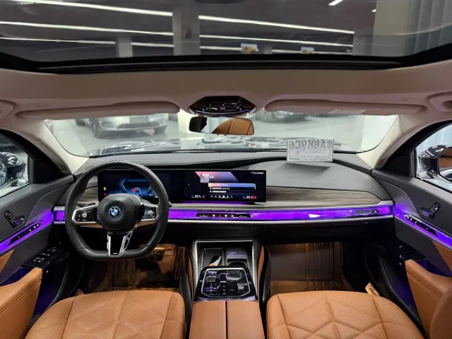 BMW i7 — Фото автомобиля 5