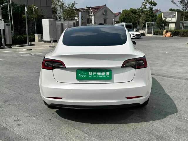 Tesla Model 3 — Фото автомобиля 8