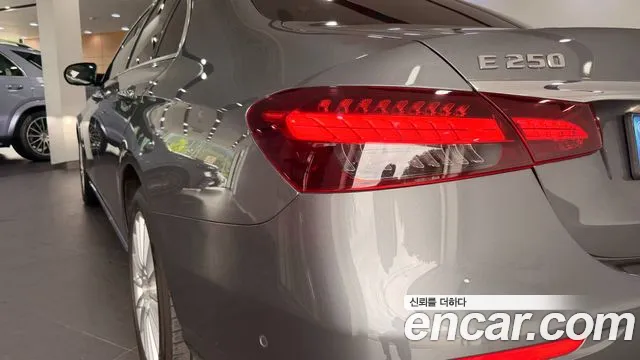 Mercedes-Benz E-Class — Фото автомобиля 12