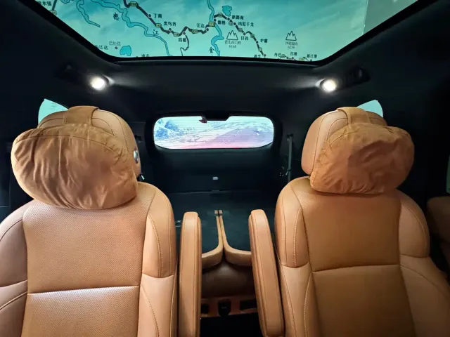 Li Auto L8 — Фото автомобиля 13