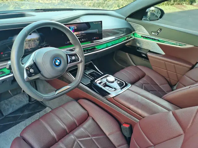 BMW i7 — Фото автомобиля 10
