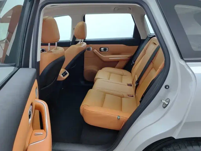 Leapmotor C10 — Фото автомобиля 15