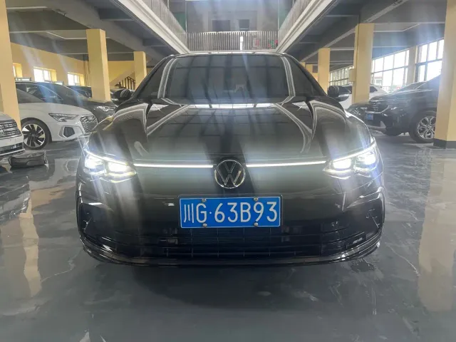 Volkswagen Golf — Фото автомобиля 3