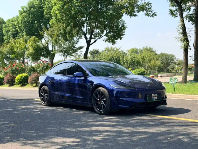 Tesla Model 3 2025 High-Performance All-Wheel Drive Edition — Фото автомобиля 3