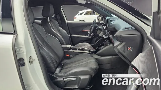 Peugeot 2008 — Фото автомобиля 12