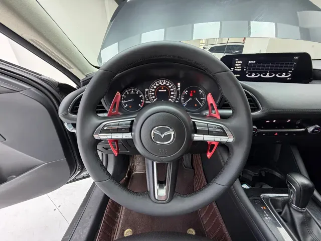 Mazda Axela — Фото автомобиля 10