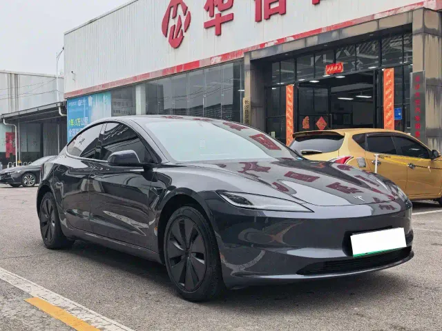 Tesla Model 3 — Фото автомобиля 3
